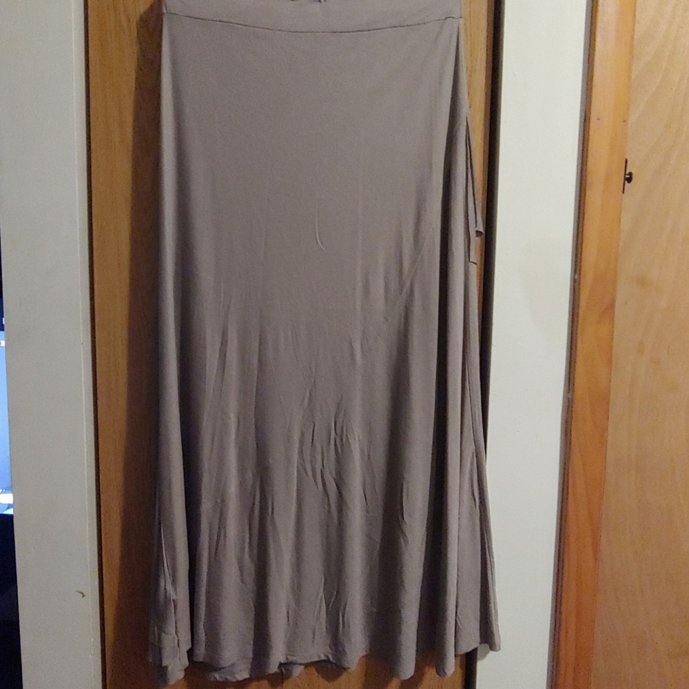 Skirt - Picture 2 of 3